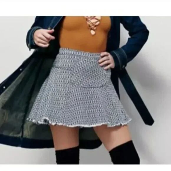 FREE PEOPLE Sunshine Smile Fringe Mini Skirt Sz‎ 2 - Picture 1 of 5
